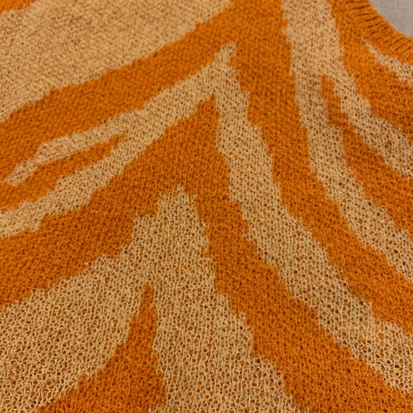 EUC Papermoon  crop sleeveless vest Sz M. 1st picture is only a cover shot - Picture 5 of 8